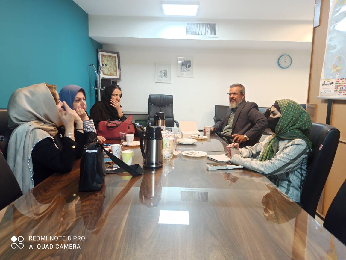 کارگاه داستان‌نویسی علی ارسنجانی. نشست نقد داستان درخت دروغ. نوشته رقیه کریمی