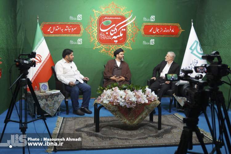 تاکید بر روایتی منسجم و گزینشی از زندگی پیامبر در یک کتاب